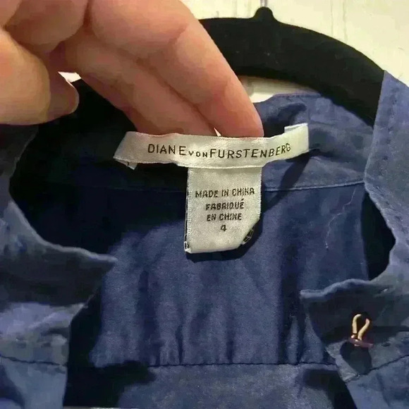 Dian von furstenburg navy button down silk blouse sz. 4 . Office , quite luxury - Picture 3 of 7